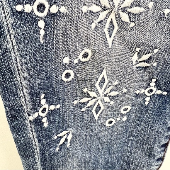 Kut from the Kloth Reese ankle straight cropped eyelet embroidered raw jeans 0 - Picture 15 of 15